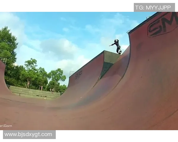 滑板战术解析：上海滑板队如何运用包夹体系提升团队竞争力