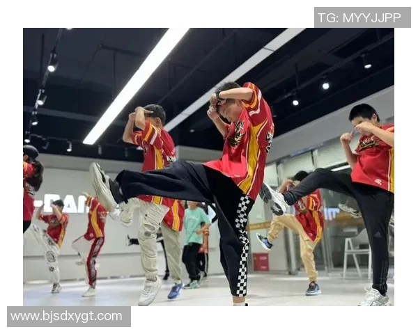 重庆街舞队荣登全国街舞排行榜第一名引领潮流风尚 重庆街舞队荣登全国街舞排行榜第一名引领潮流风尚